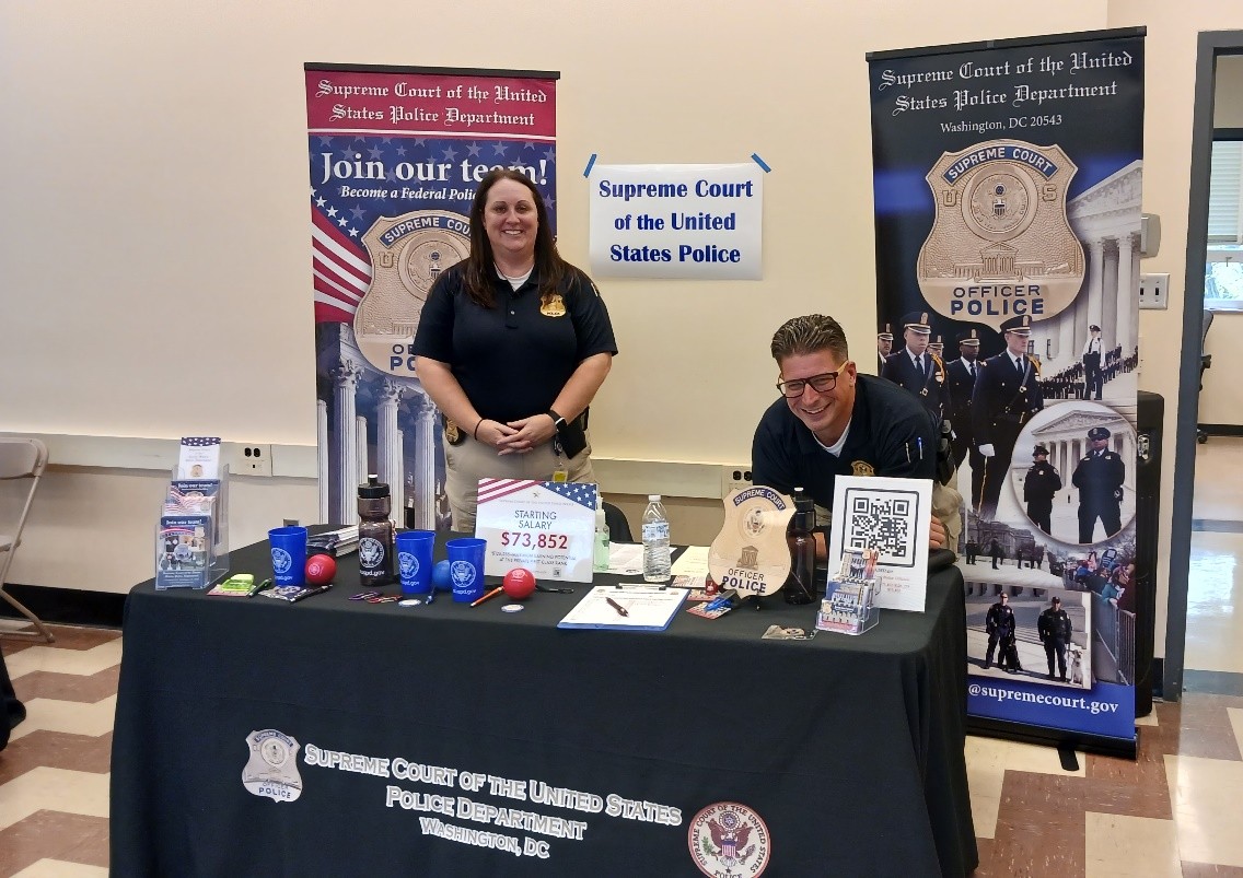 photo of faculty at a table at an advising blitz event